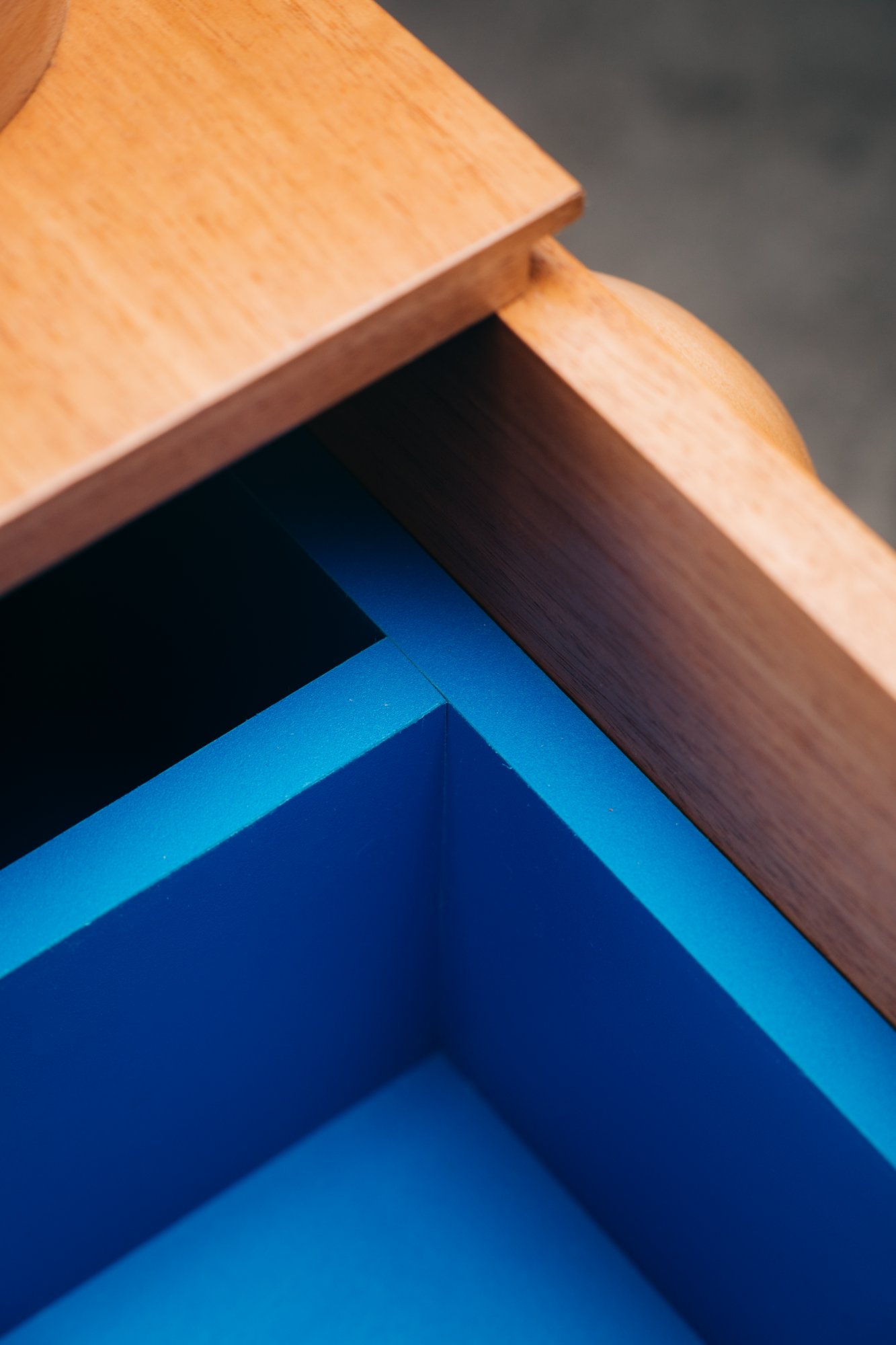 Detail of the recycled PET blue interior