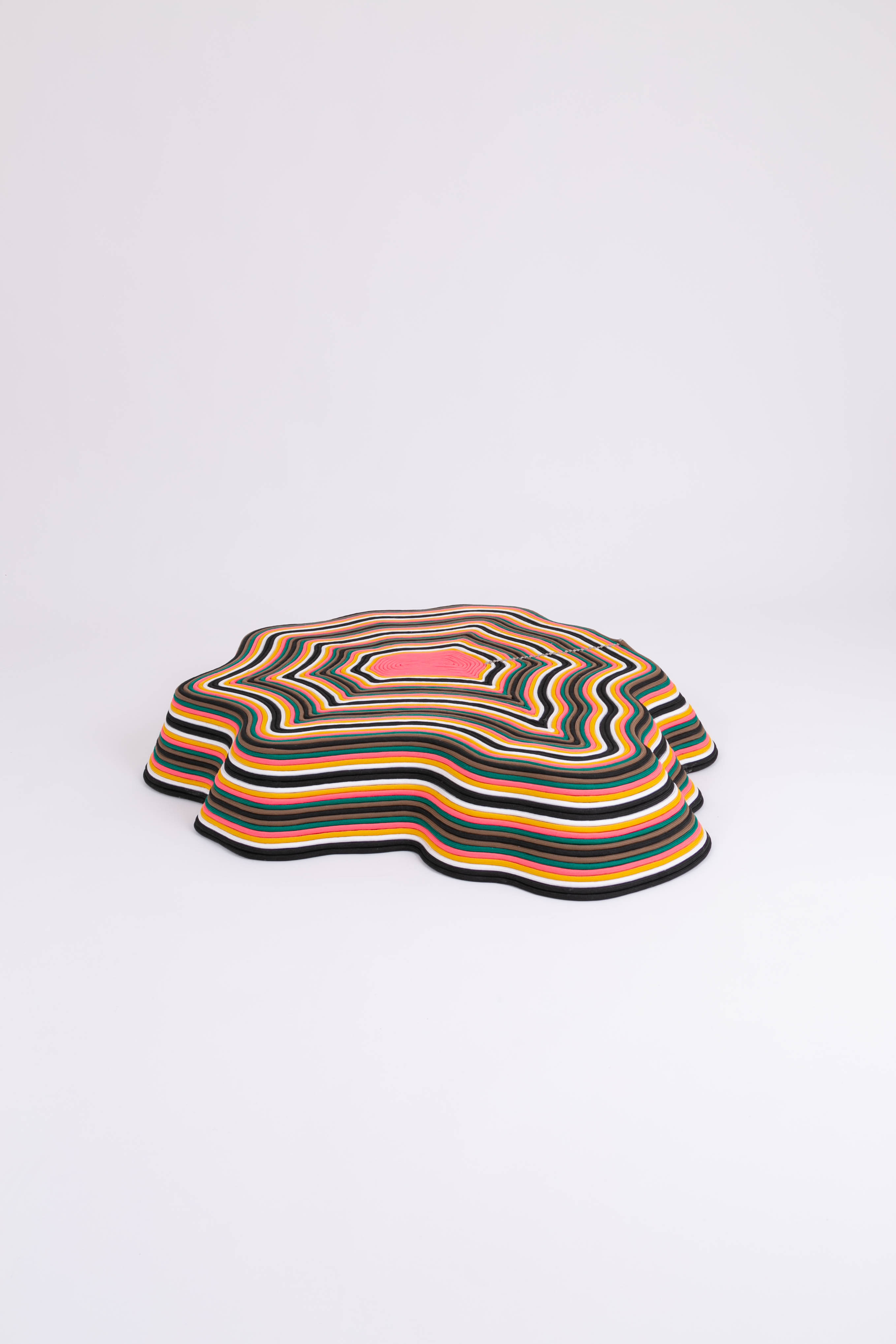 Tronco table in multicolour rope with pink centre